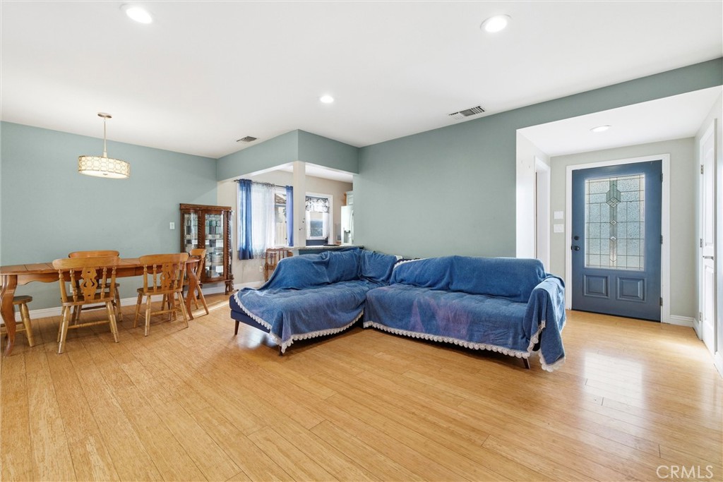 MLS #OC25259538 image #5