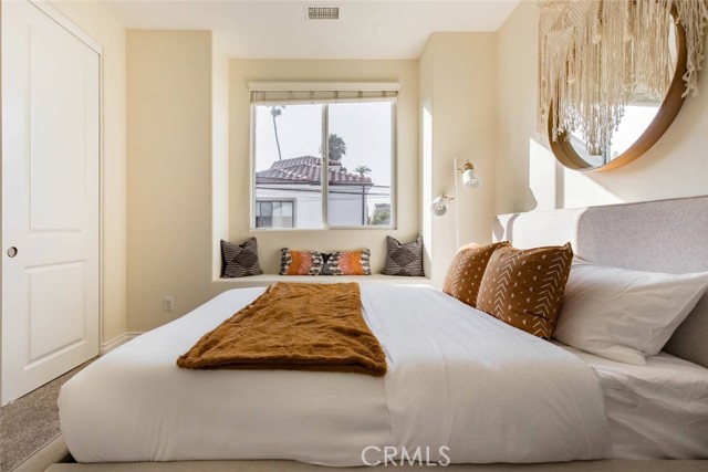 Detail Gallery Image 17 of 38 For 615 7th Street, Huntington Beach,  CA 92648 - 4 Beds | 4/1 Baths