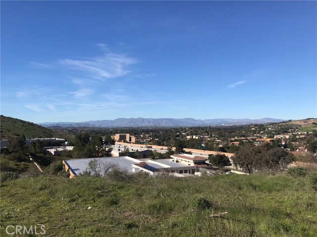 1 Skyline Drive, Thousand Oaks CA: https://media.crmls.org/medias/86cfa958-4a93-48ee-8c00-2229512058cf.jpg