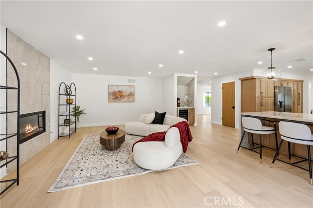 Detail Gallery Image 17 of 46 For 5340 Edgeware Dr, Calabasas,  CA 91301 - 5 Beds | 3 Baths