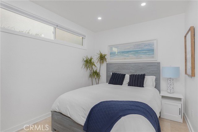 Detail Gallery Image 12 of 35 For 106 31st St, Newport Beach,  CA 92663 - 5 Beds | 3 Baths