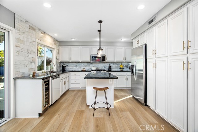 Detail Gallery Image 9 of 32 For 29110 Wayfarer Ln, Lake Elsinore,  CA 92530 - 4 Beds | 2/1 Baths