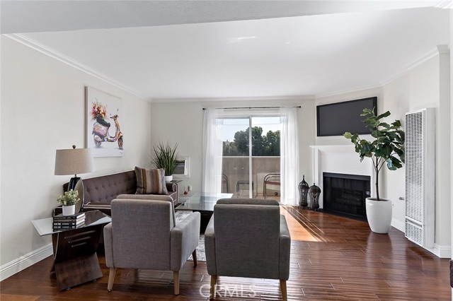 Detail Gallery Image 4 of 30 For 1355 Loma Ave #318,  Long Beach,  CA 90804 - 2 Beds | 2/1 Baths