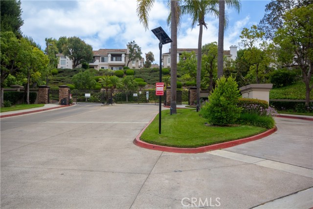1033 S Dewcrest Drive, Anaheim CA: https://media.crmls.org/medias/86d3f5d5-f143-4ae1-bba9-db0f44cca323.jpg
