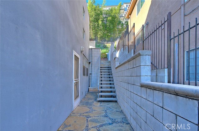Detail Gallery Image 66 of 69 For 6423 Deep Dell, Hollywood,  CA 90068 - 3 Beds | 2/1 Baths