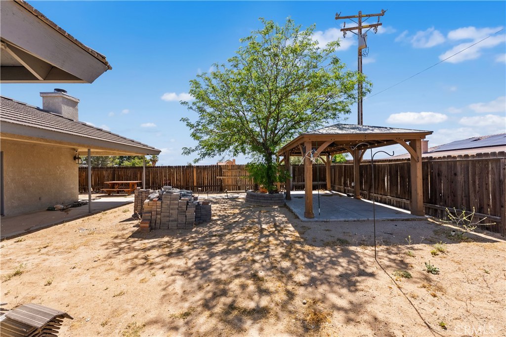 https://media.crmls.org/medias/86d48855-856c-4d15-a8b4-761b415a81ff.jpg?preset=X-Large