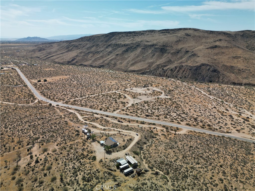 https://media.crmls.org/medias/86d4aea7-a78c-4bc5-b60b-ab266e88d96c.jpg?preset=X-Large