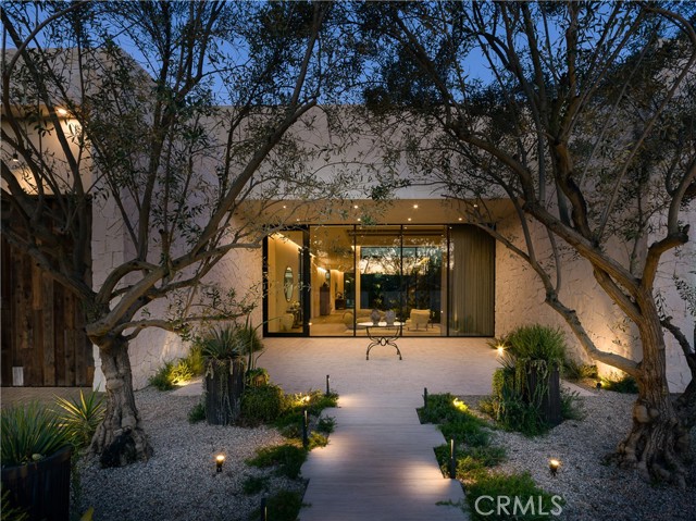 5824 Manton Avenue, Woodland Hills CA: https://media.crmls.org/medias/86d4e02d-1cd6-41a1-876e-14293372d905.jpg