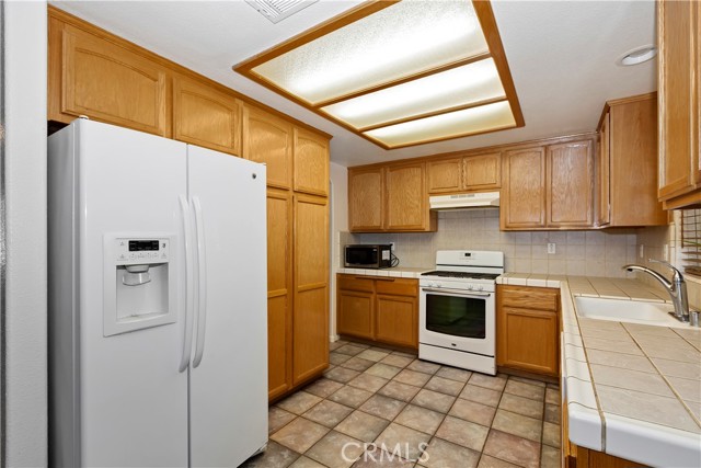 Detail Gallery Image 13 of 35 For 18904 Madrone, Hesperia,  CA 92345 - 4 Beds | 2 Baths