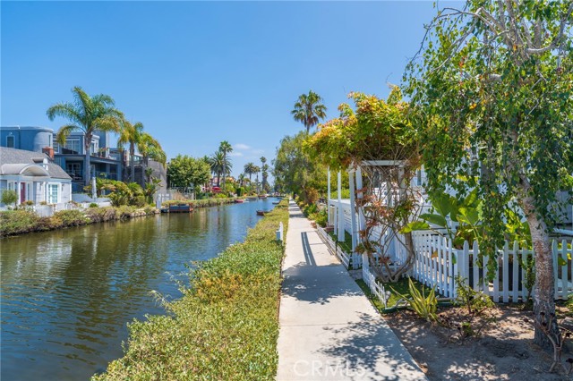 Detail Gallery Image 26 of 48 For 410 Carroll Canal, Venice,  CA 90291 - 3 Beds | 2 Baths
