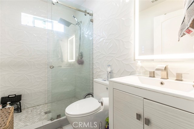 6638 Lindley Avenue, Reseda CA: https://media.crmls.org/medias/86d6c2d4-5810-4dd6-896a-aaaba573e255.jpg