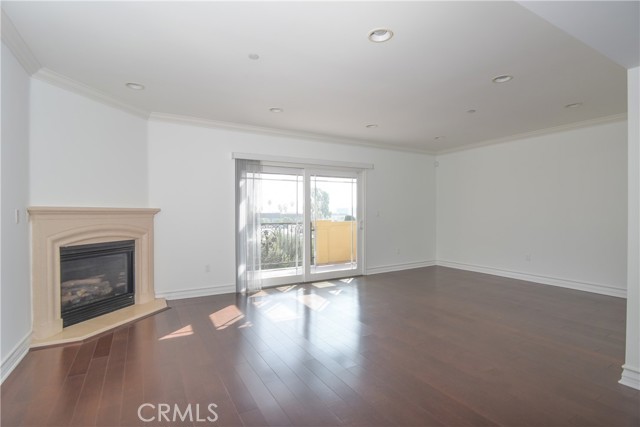 Detail Gallery Image 10 of 28 For 11911 Mayfield Ave #102,  Los Angeles,  CA 90049 - 3 Beds | 2/1 Baths