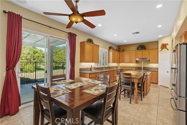 Detail Gallery Image 11 of 39 For 1195 Pamplona, Riverside,  CA 92508 - 4 Beds | 3/1 Baths