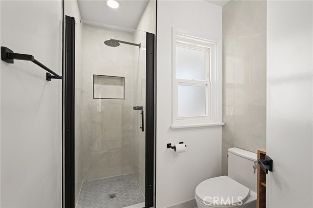 Detail Gallery Image 16 of 37 For 6556 Corbin Ave, Reseda,  CA 91335 - 4 Beds | 2 Baths