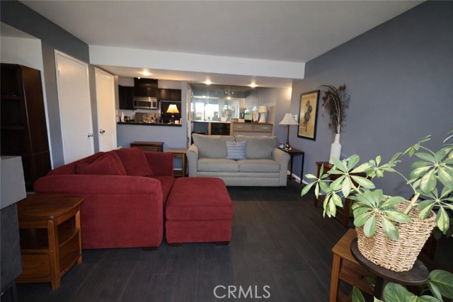 Detail Gallery Image 3 of 17 For 25761 Le Parc #9,  Lake Forest,  CA 92630 - 1 Beds | 1 Baths