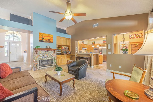 Detail Gallery Image 17 of 48 For 42255 Round Hill Dr, Lancaster,  CA 93536 - 4 Beds | 2/1 Baths