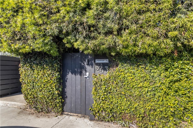 Detail Gallery Image 3 of 38 For 243 Windward, Venice,  CA 90291 - 2 Beds | 2 Baths