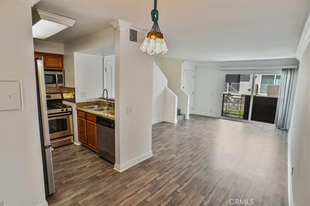 355 N Maple Street 223Burbank img 3