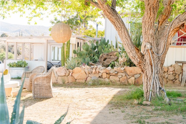 Detail Gallery Image 4 of 47 For 2810 Painted Post Pass, Pioneertown,  CA 92268 - 2 Beds | 3 Baths