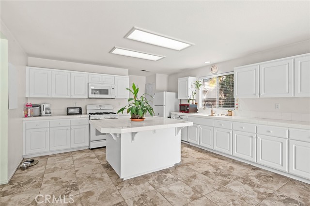 Detail Gallery Image 13 of 53 For 508 Nashville Ct, Hemet,  CA 92545 - 4 Beds | 2/1 Baths