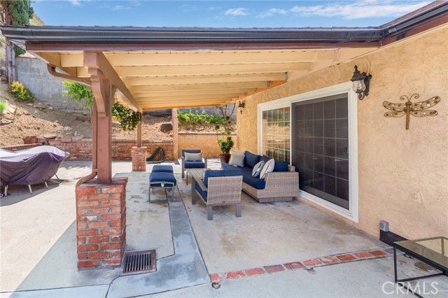 10165 Sully Drive, Sun Valley CA: https://media.crmls.org/medias/86dfd41e-8503-493c-9f67-100eab6e59c3.jpg