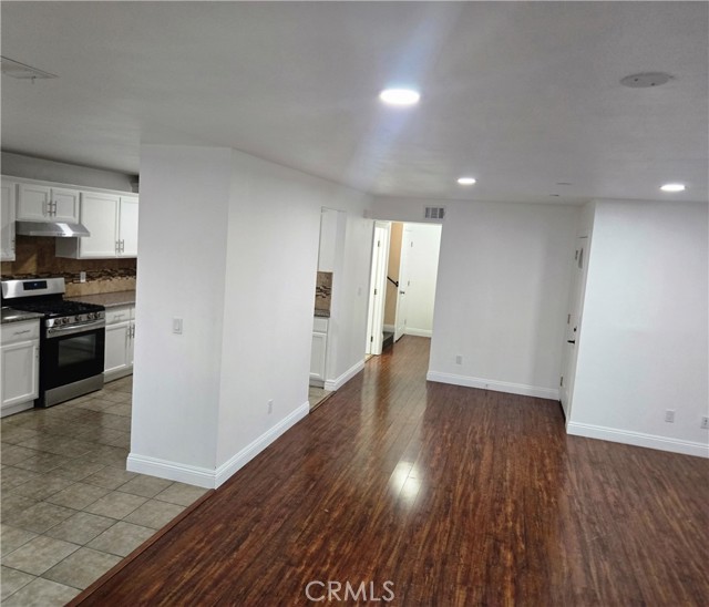5015 Halldale Avenue, Los Angeles CA: https://media.crmls.org/medias/86dfff9e-7ff7-4181-a9a8-2805e6a6d21a.jpg
