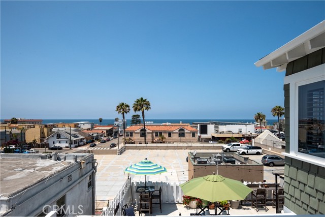 1011 Manhattan Avenue, Hermosa Beach, California 90254, 4 Bedrooms Bedrooms, ,2 BathroomsBathrooms,Residential,Sold,Manhattan,SB21155625