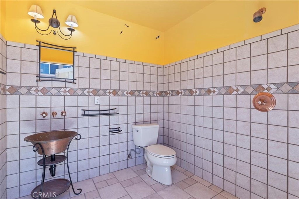 https://media.crmls.org/medias/86e09957-f704-43b4-9995-ea08103d532e.jpg?preset=X-Large