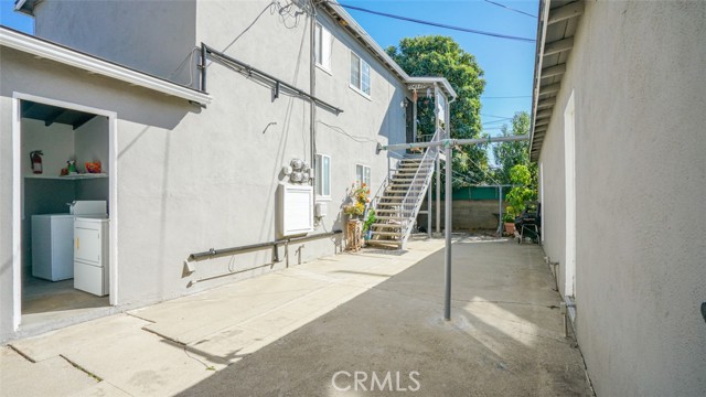 7043 Hazeltine Avenue photo 8
