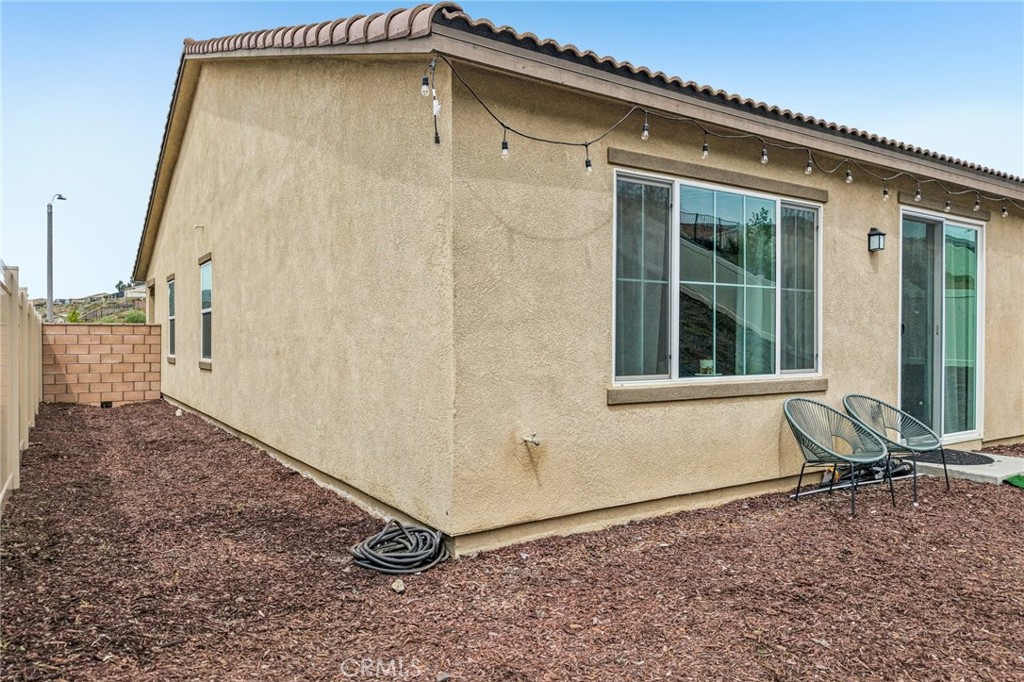 https://media.crmls.org/medias/86e29110-a190-41a2-b893-d7cfa99d4225.jpg?preset=X-Large