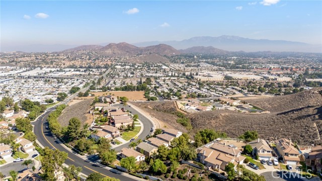 16192 Setting Sun Circle, Riverside CA: https://media.crmls.org/medias/86e2e64a-9922-4716-9692-ddeadce94ace.jpg