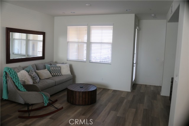 Detail Gallery Image 4 of 12 For 12354 Constellation St, Corona,  CA 91752 - 3 Beds | 2/2 Baths