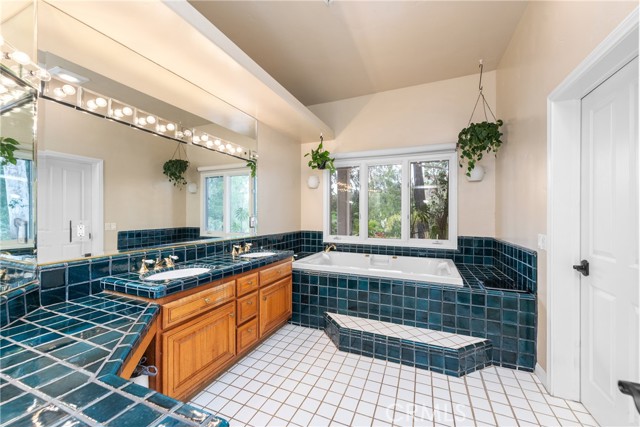 30505 Sloan Canyon Road, Castaic CA: https://media.crmls.org/medias/86e3b34c-f5f2-4132-af4f-b94d0bfddab4.jpg