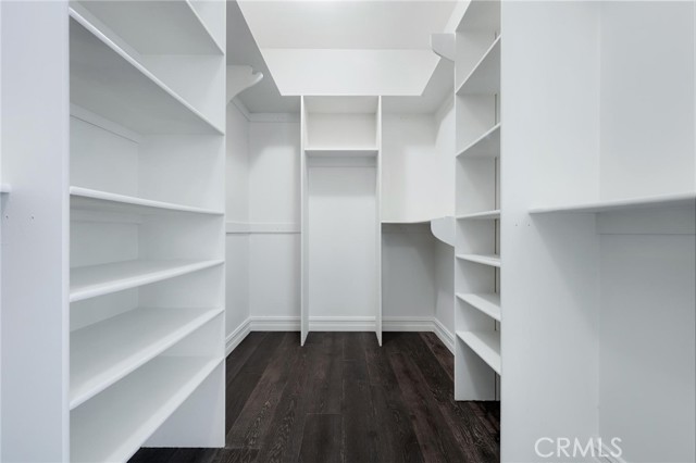 Detail Gallery Image 40 of 64 For 2516 Walnut Ave, Manhattan Beach,  CA 90266 - 5 Beds | 5/1 Baths