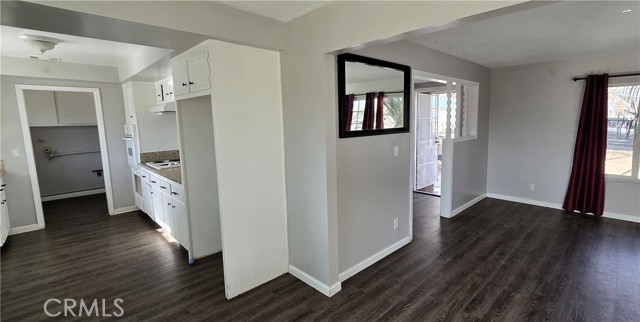 Detail Gallery Image 3 of 14 For 14411 Willow, Hesperia,  CA 92345 - 3 Beds | 2 Baths