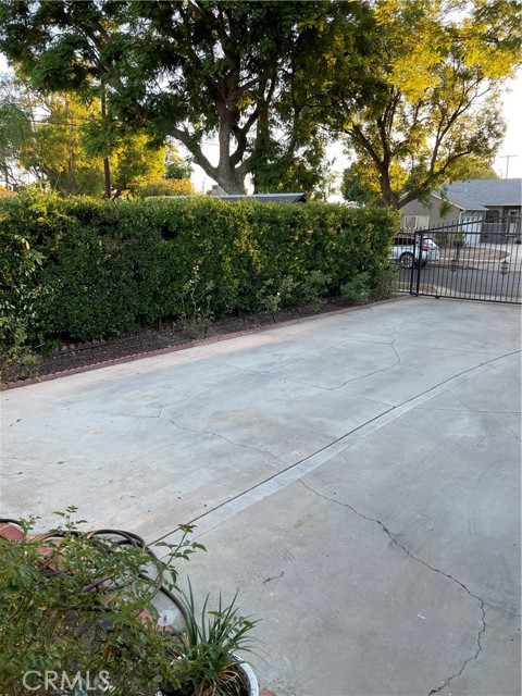 10016 Sophia Avenue, North Hills CA: https://media.crmls.org/medias/86e5271c-287b-4e6b-89d4-caf63f8c94cc.jpg