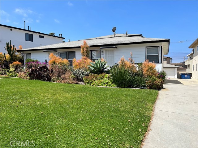 Detail Gallery Image 1 of 10 For 227 Calle Miramar, Redondo Beach,  CA 90277 - 1 Beds | 1 Baths