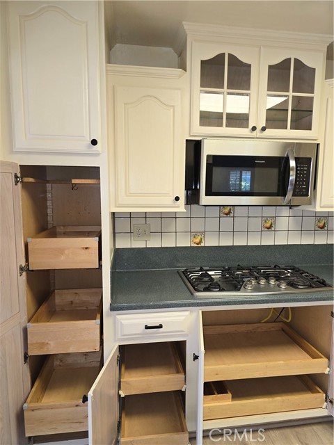 Detail Gallery Image 5 of 6 For 10441 La Mirada Bld, Whittier,  CA 90604 - 4 Beds | 2 Baths