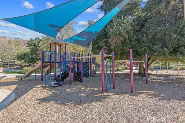 Detail Gallery Image 35 of 45 For 24137 Tango Dr, Valencia,  CA 91354 - 4 Beds | 3 Baths