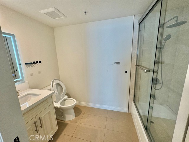 Detail Gallery Image 9 of 16 For 1598 Long Beach Bld #214,  Long Beach,  CA 90813 - 2 Beds | 3 Baths