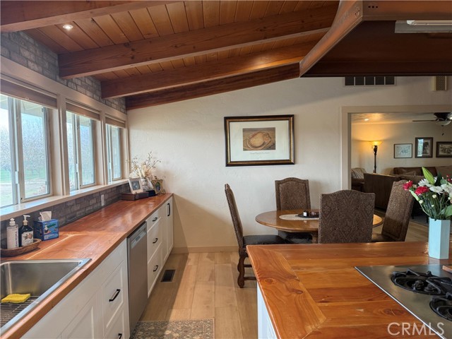 Detail Gallery Image 11 of 65 For 25565 Road 13, Chowchilla,  CA 93610 - 4 Beds | 3 Baths