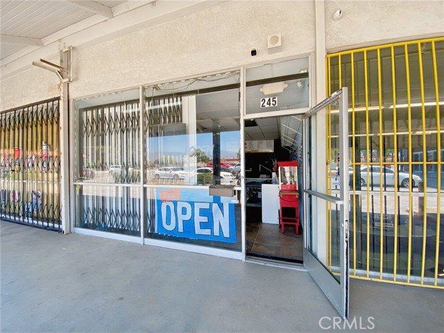 245 E Baseline Street, Rialto CA: https://media.crmls.org/medias/86e67301-b602-475d-b3f7-fe8373dc2799.jpg