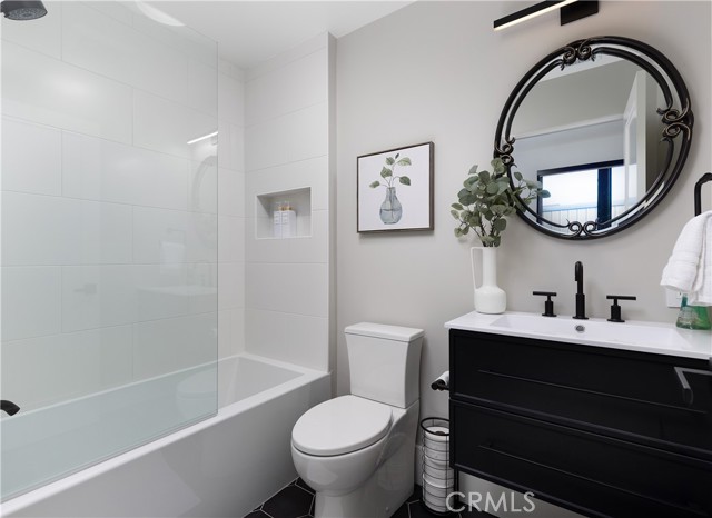 502 W Balboa Boulevard, Newport Beach CA: https://media.crmls.org/medias/86e6ab2f-4e83-409f-a49e-9bf50e9a8ab0.jpg
