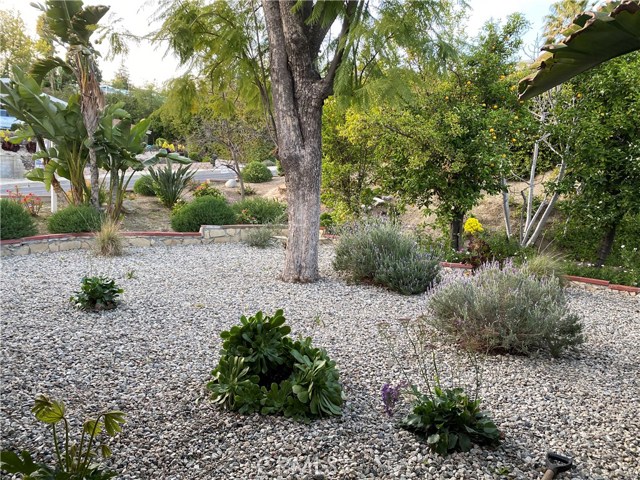 Detail Gallery Image 5 of 35 For 5974 Maury Ave, Woodland Hills,  CA 91367 - 3 Beds | 2 Baths