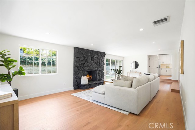 Detail Gallery Image 36 of 51 For 18324 Sylvan St, Tarzana,  CA 91335 - 4 Beds | 2 Baths