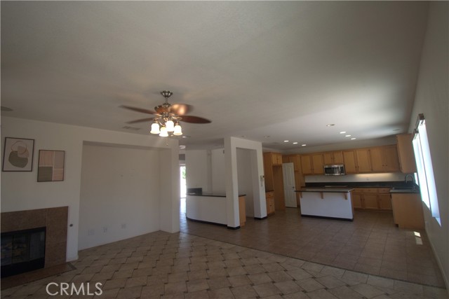 4832 Summerbreeze Court, Palmdale CA: https://media.crmls.org/medias/86e7f0fa-1a9a-4c65-bd13-a38a348d9201.jpg