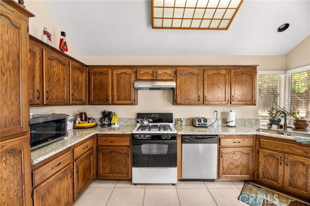 40723 Mountain Pride, Murrieta CA: https://media.crmls.org/medias/86e89970-f775-404b-ad49-9c0062a3ff36.jpg