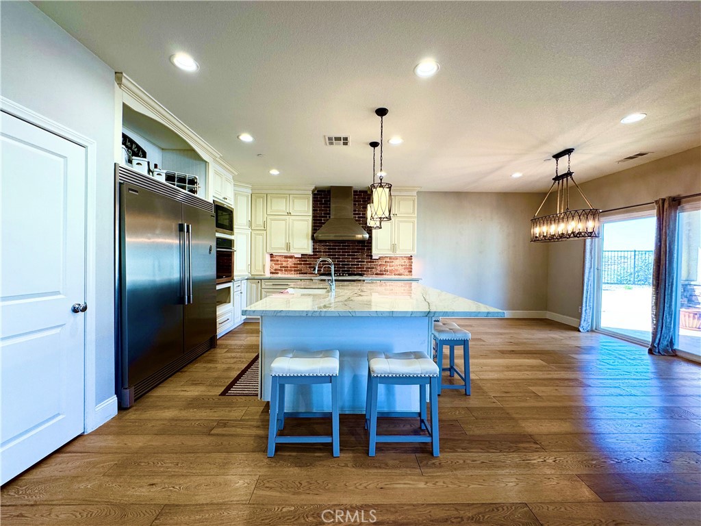 https://media.crmls.org/medias/86e9bed7-4875-4380-9b18-03b7d20e7aa6.jpg?preset=X-Large