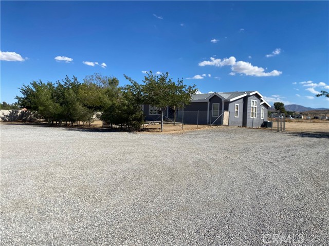 Detail Gallery Image 3 of 16 For 5050 Pearblossom Hwy, Palmdale,  CA 93552 - 5 Beds | 2 Baths