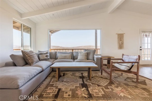 Detail Gallery Image 4 of 39 For 5637 Minna Gombell Ln, Pioneertown,  CA 92268 - 2 Beds | 2 Baths